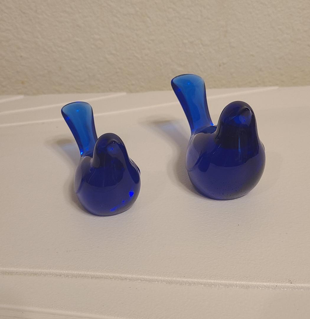 Two Crystal Bluebirds - Image 4