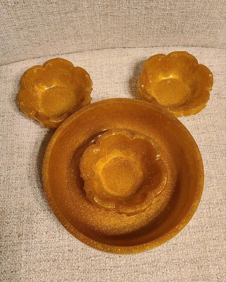 Large Gold Bowl and Three Small Bowls - Image 2