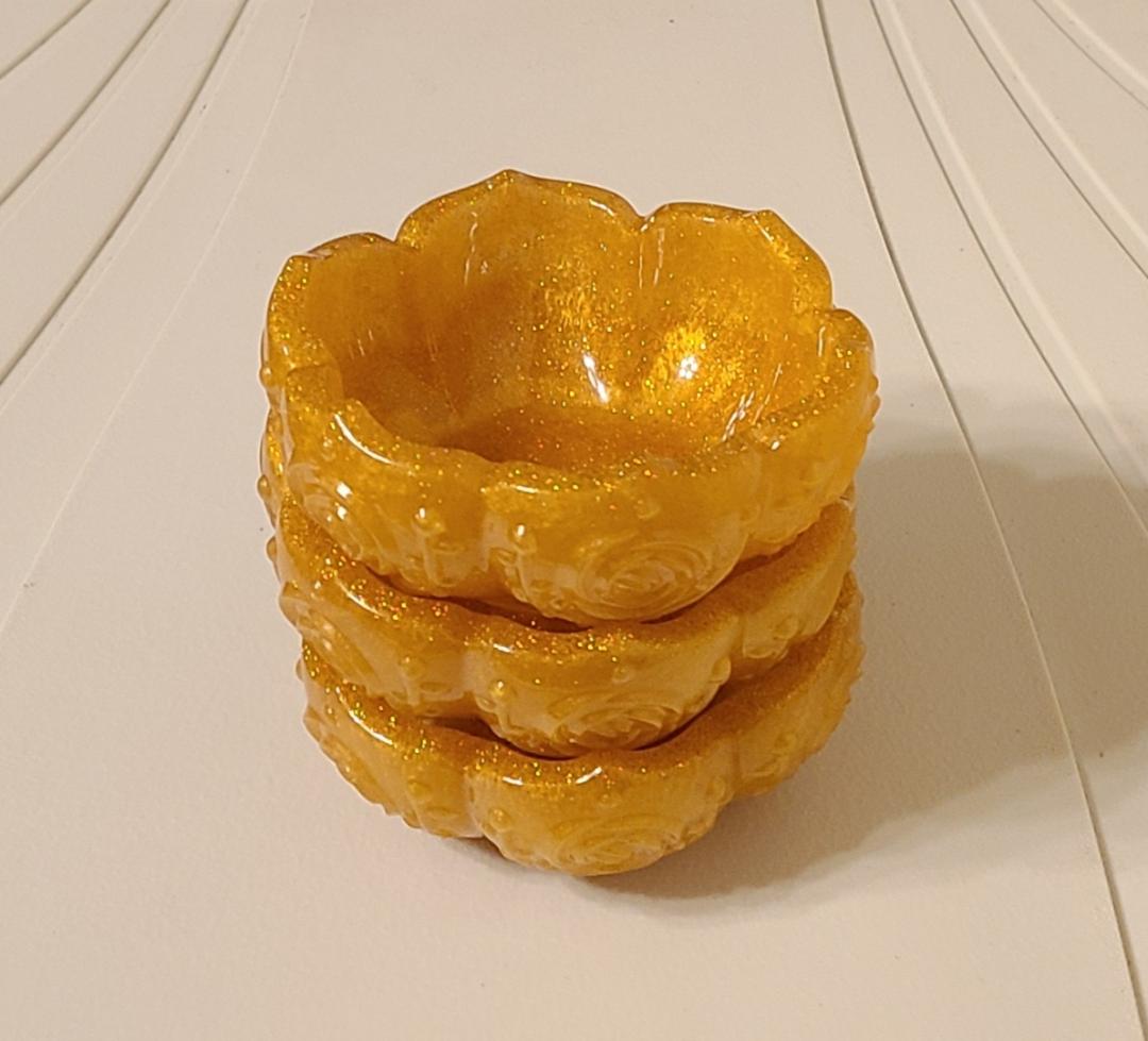 Three Gold Flower Bowls - Image 2