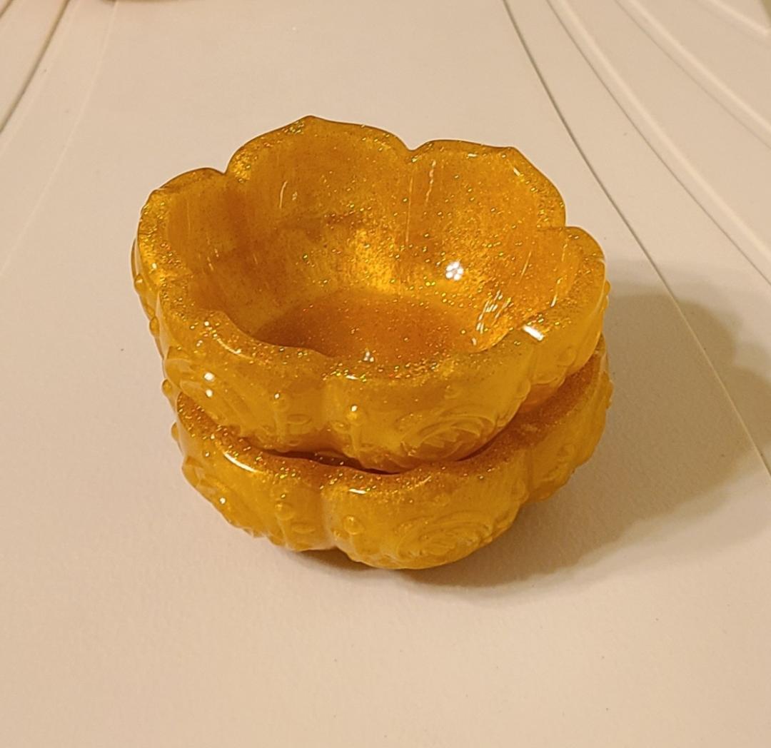 Two Gold Flower Bowls - Image 2